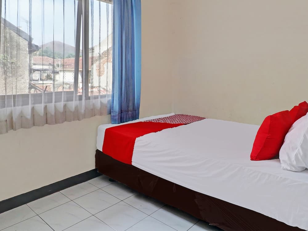 OYO Life 92685 Kost Arimbi