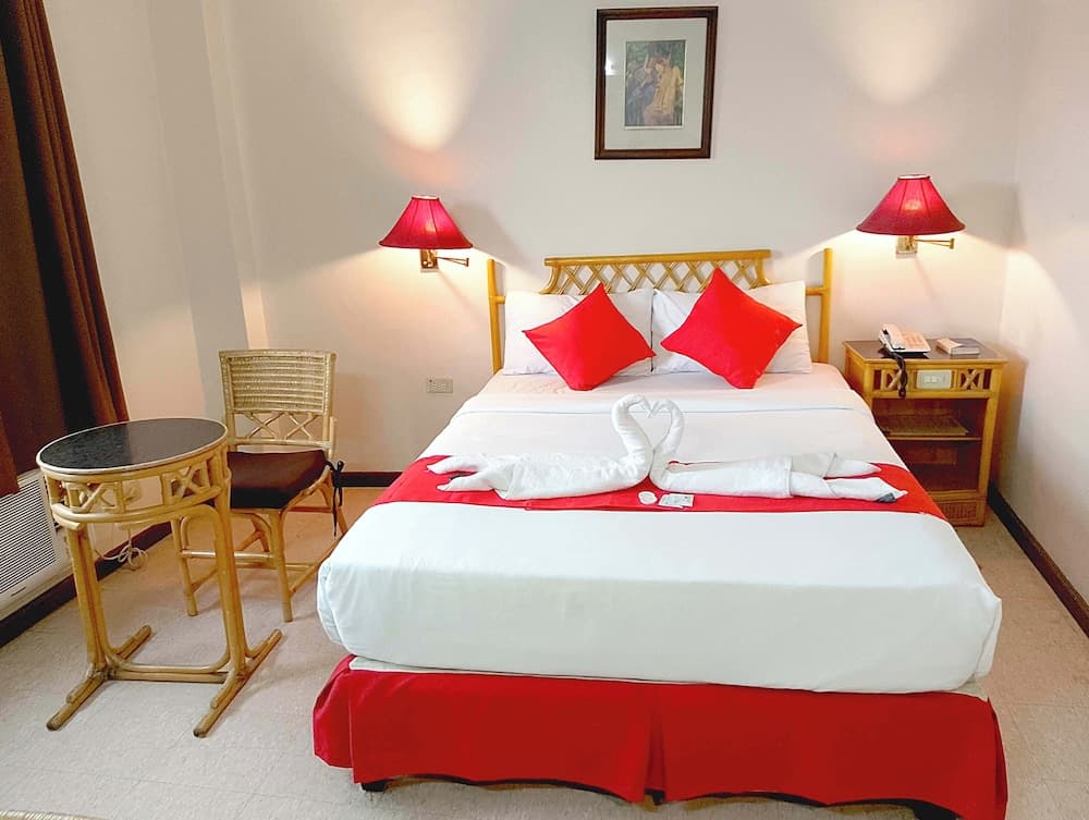 The Humbertos Hotel
