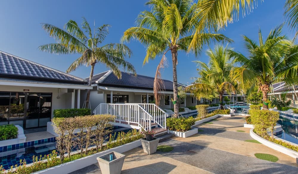 Tuana Hotels Brook Pool Access