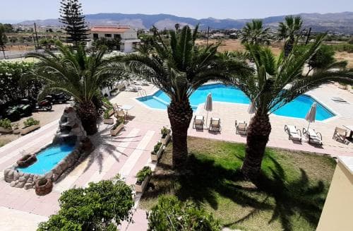 Leonidas Hotel and Studios