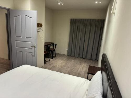 Saint Hostel