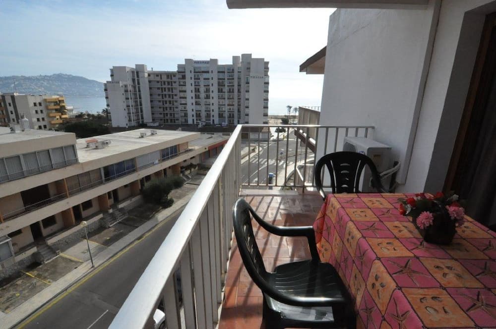 La Solana Apartments