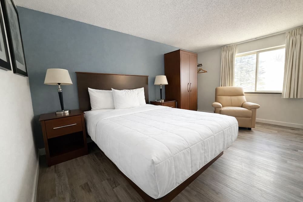 Hotel 8