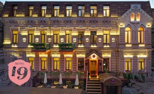 Hotel 19
