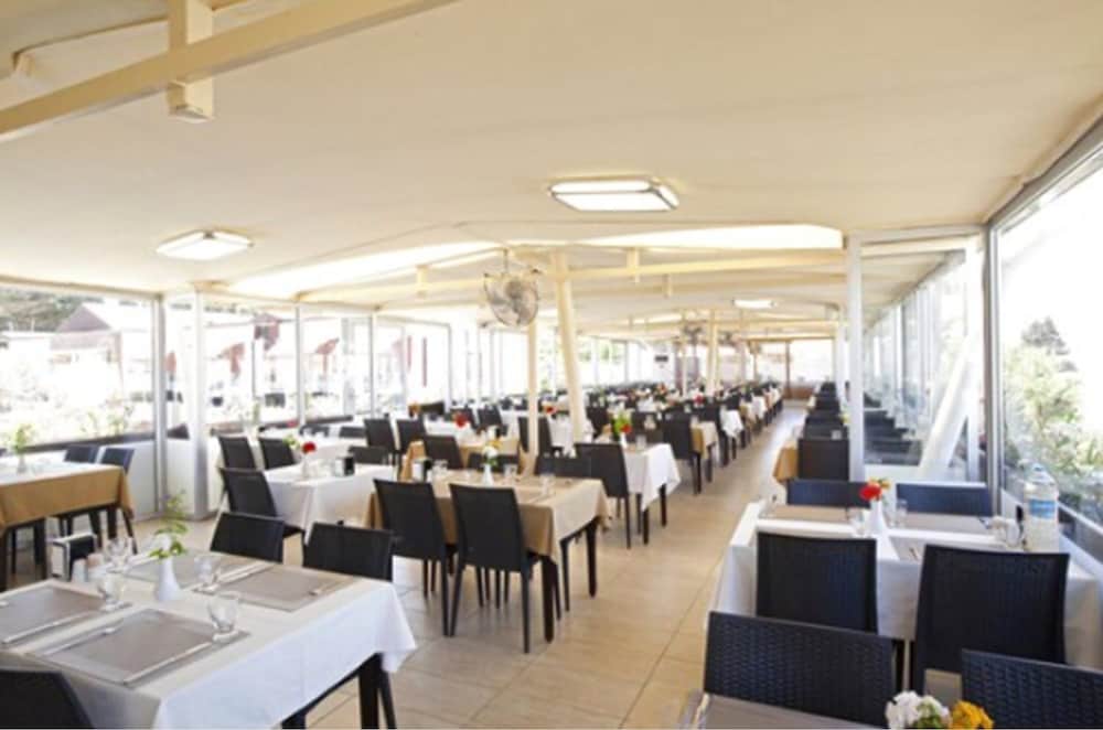 Risa Hotel