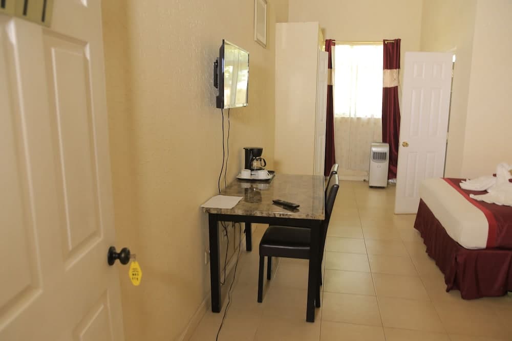 Executive Airport Hotel
