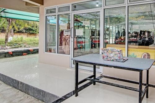 OYO 92247 Penginapan Thoybah Syariah Near Pondok Pesantren UMAR BIN KHATAB km 9 garuda sakti