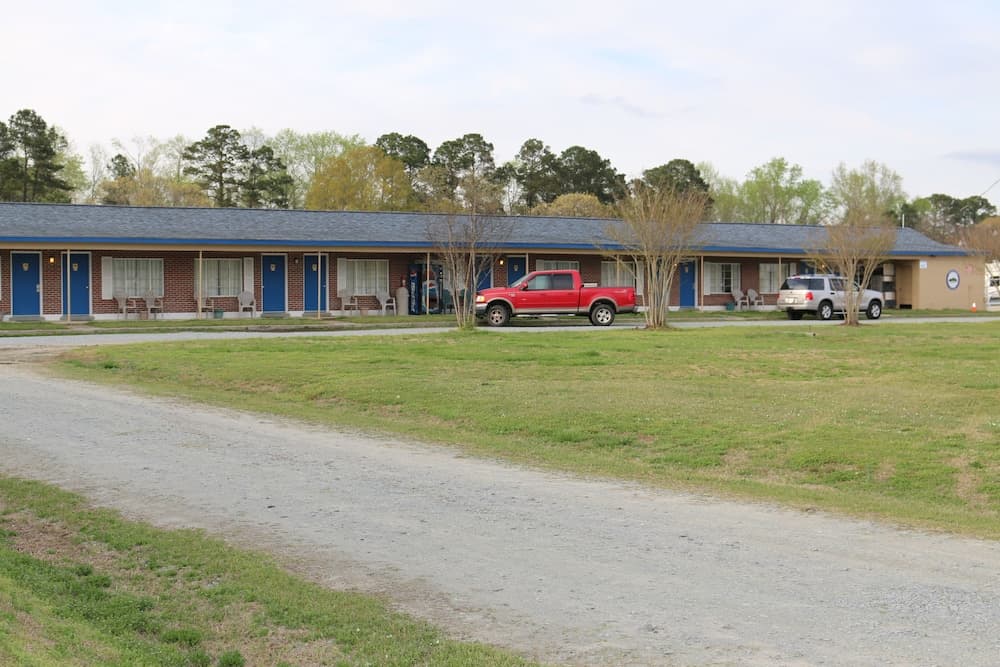 Four Oaks Lodging & RV Resort