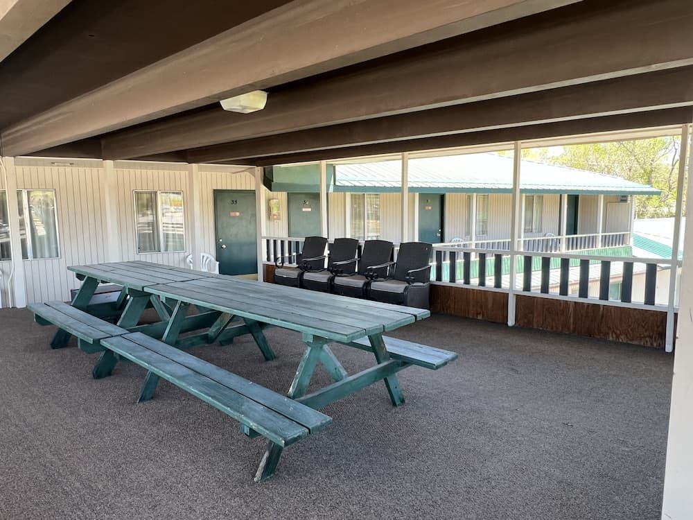 Silver Spur Motel