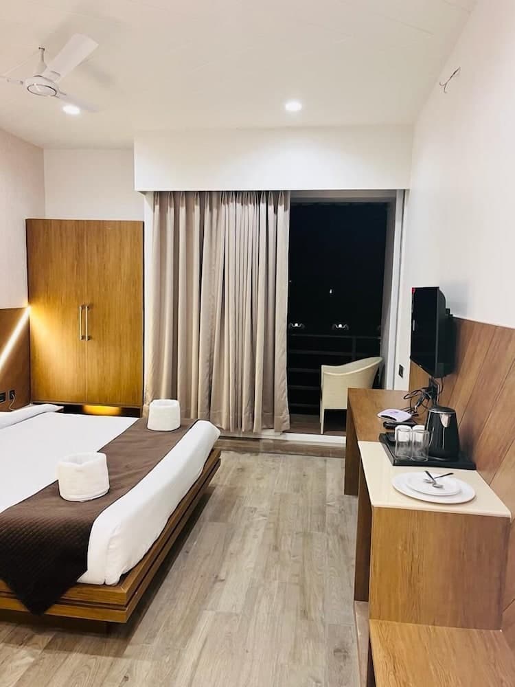 Aravalli Hill Resort