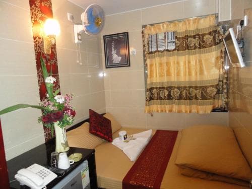 Dhillon Hotel