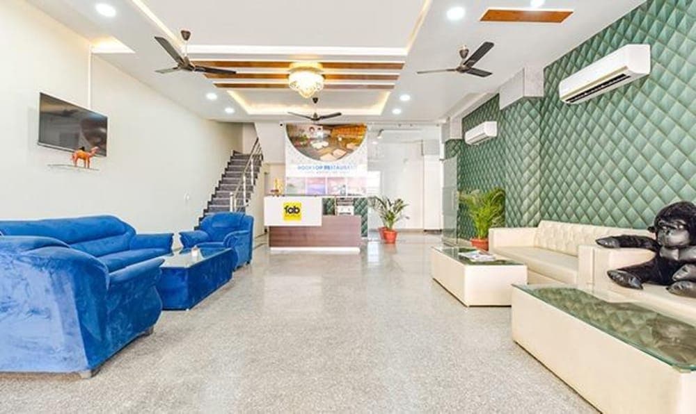 Fabhotel Cm Palace