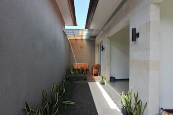 Deans Place Bali