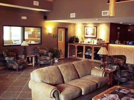 Pine Peaks Lodge and Suites