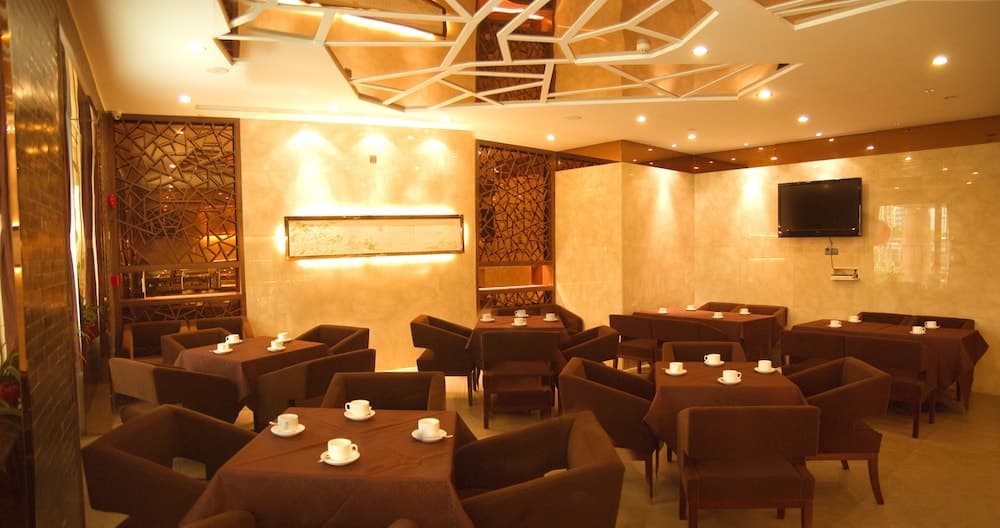 J hotel
