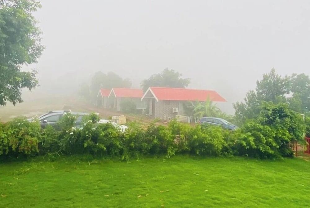 Shvas Island Resort
