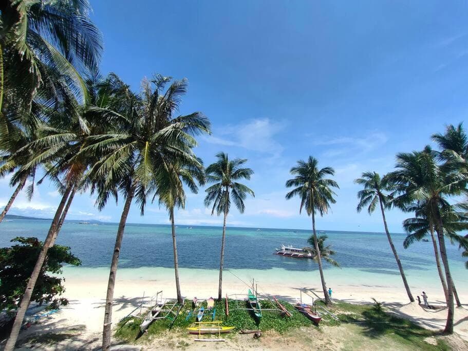 Absolute Beachfront Studio with Kitchen & Balcony