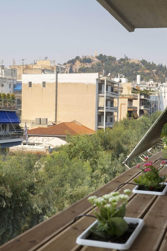 City Lights Athens by YHA