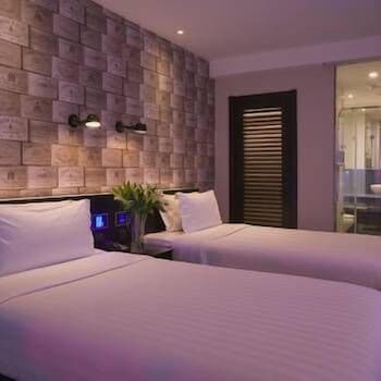 Orange Hotel Select