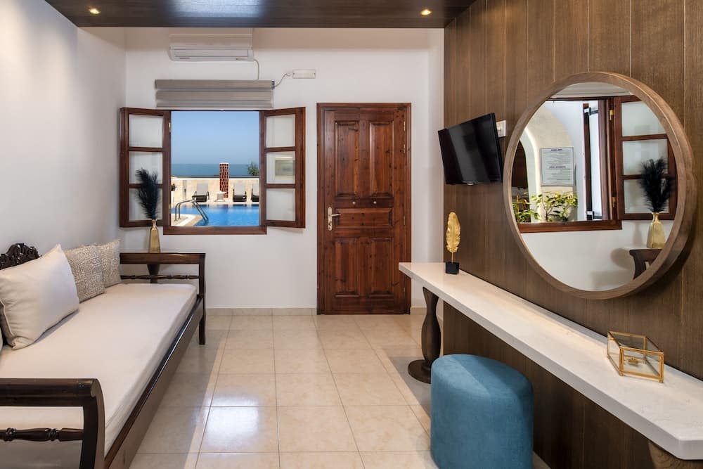 Astir Thira