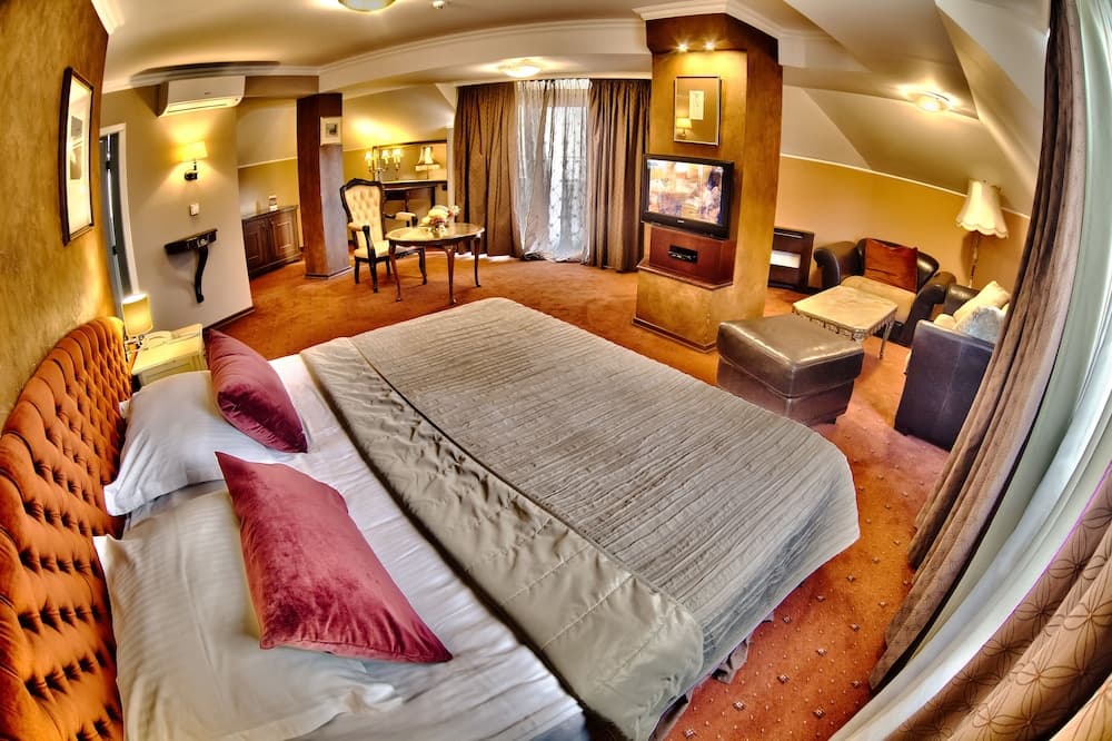 Meg Lozenetz Hotel