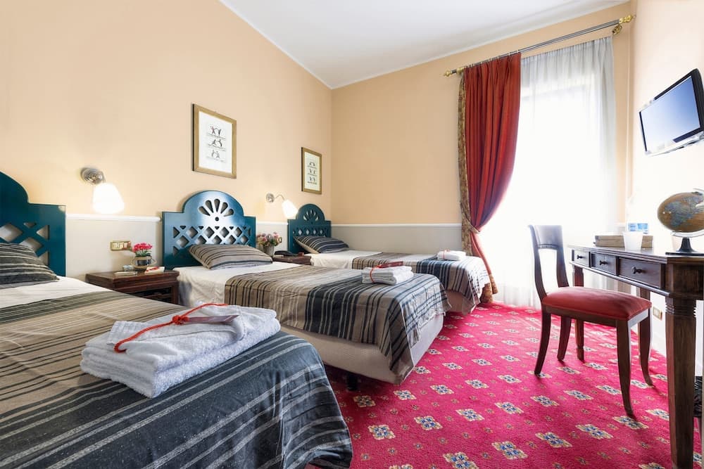 Colony Hotel