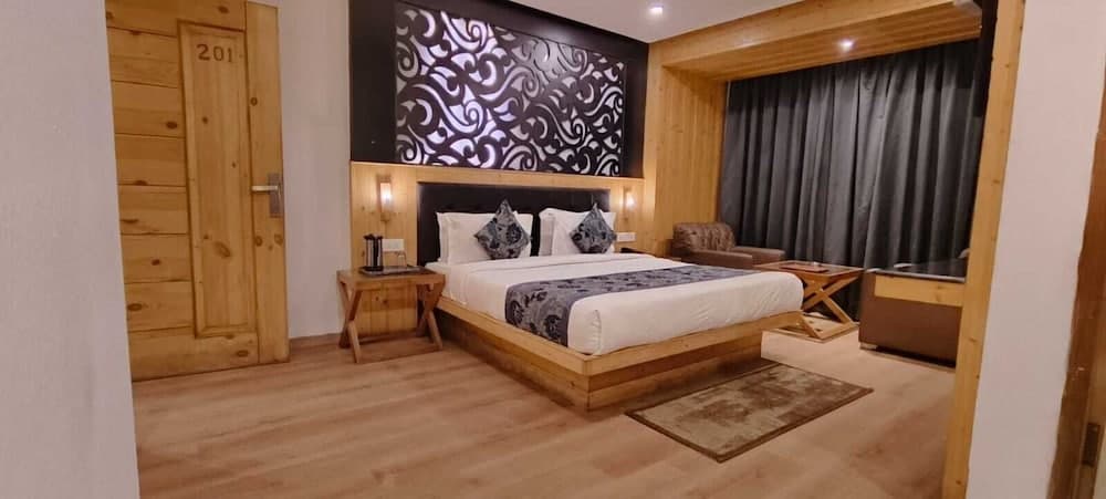 Hotel Queen Plaza