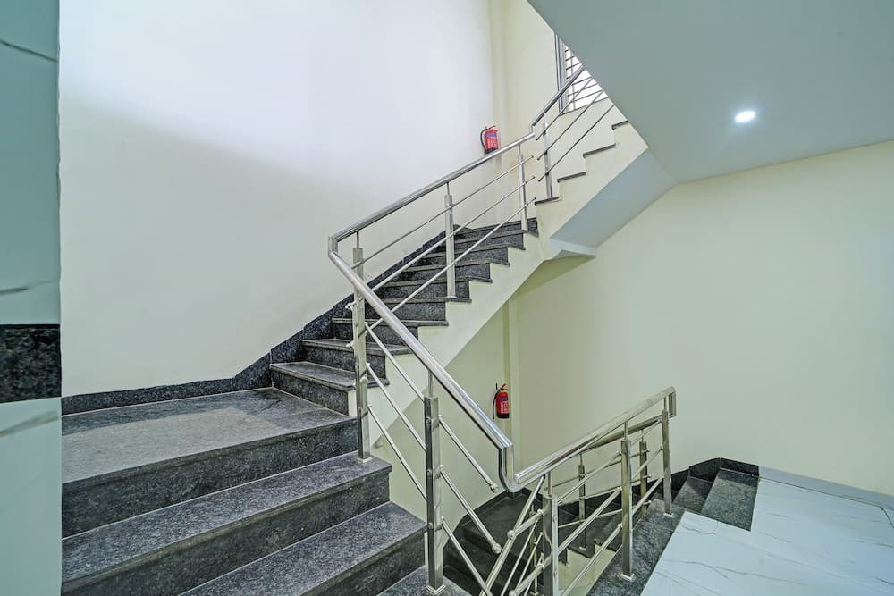 Fabhotel Cressdia