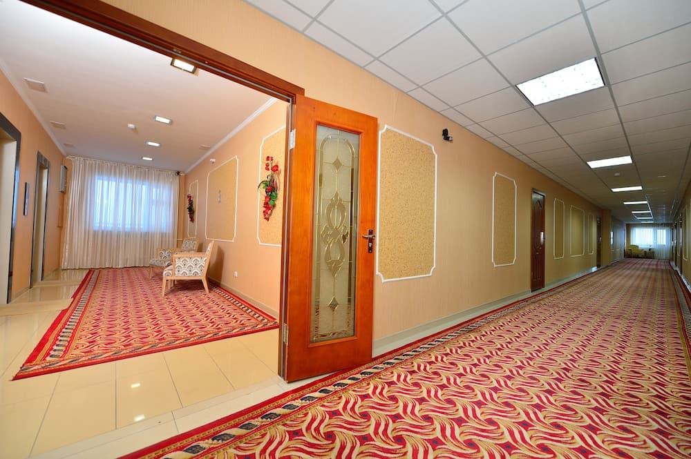 O Azamat Hotel