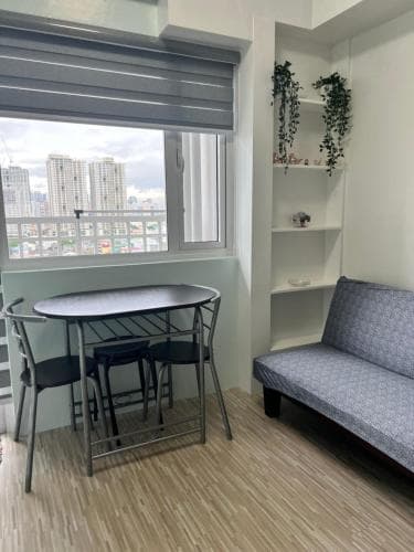 De Luxe, Standard and Studio Suites -The Breeze Residences-close to Airport,Mall of Asia, US Embassy