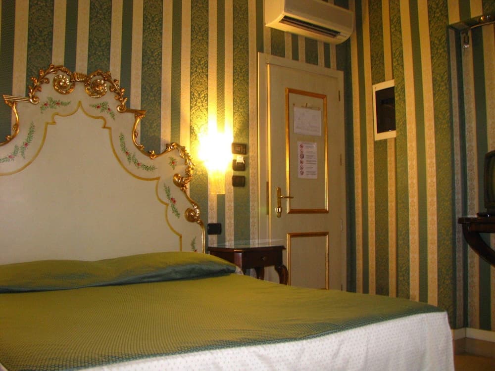 Hotel Belle Epoque