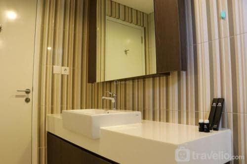 Elegant and Spacious 2BR at Apartment Simprug Park Residences By Travelio