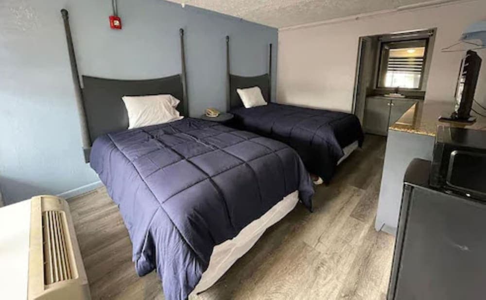 Budgetel Inn & Suites