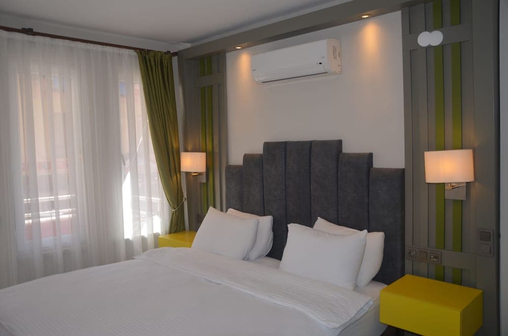 Twin Apart Hotel