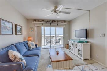 Gulf Front Elevator Pool 2 Br condo by RedAwning