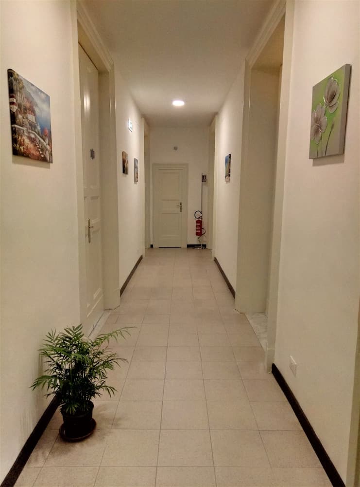 Moonlight Hotel & Suites