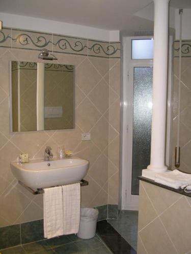 Eur Executive Inn
