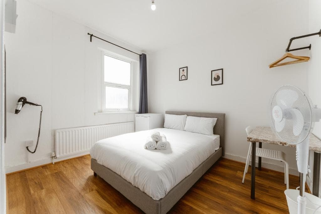 Leyton Comfy Double rooms -50