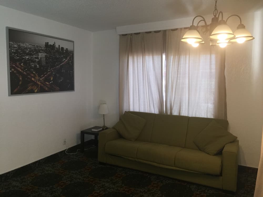 Tradewinds All Suite Hotel
