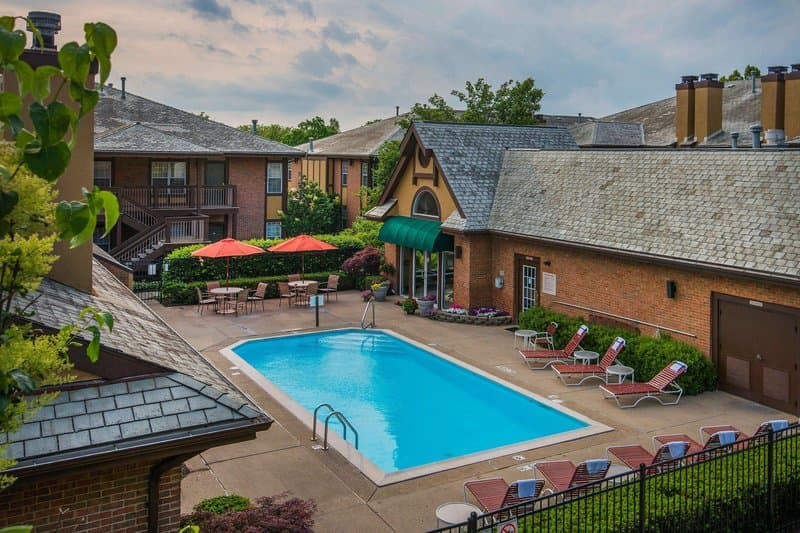 Cloverleaf Residence Suites