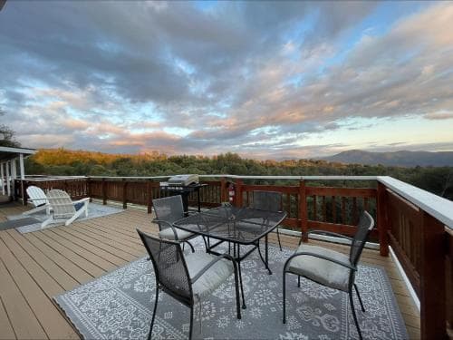 Sierra Mountain Lodge