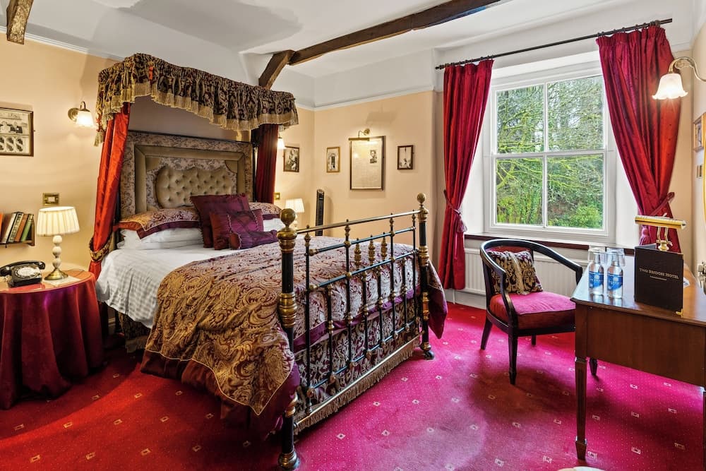 Two Bridges Hotel