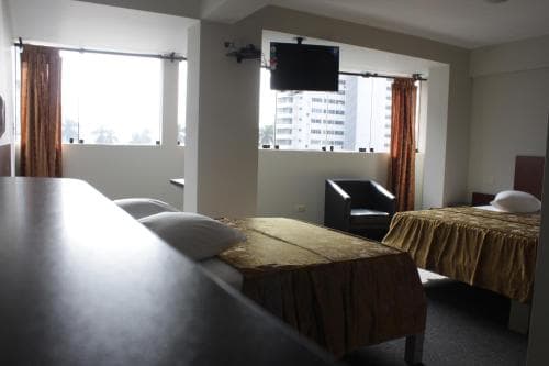 Hotel Bond