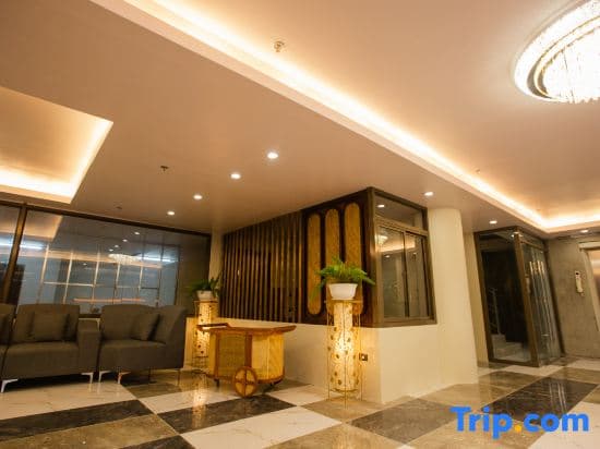 Maxi Hotel and Event Center