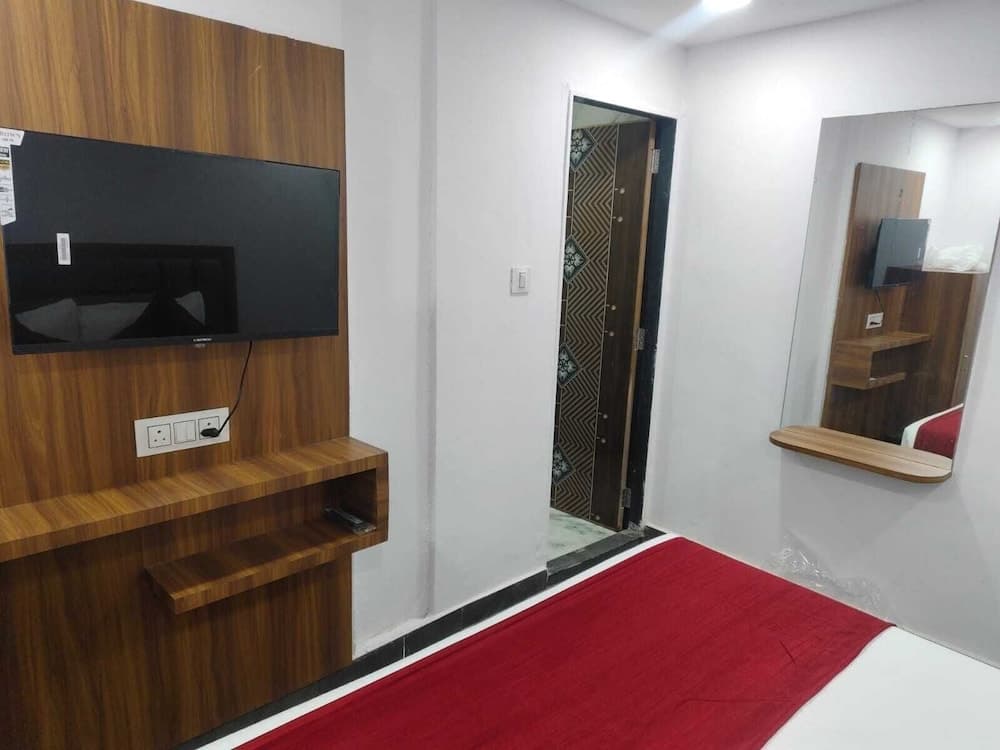 HOTEL MARUTI R