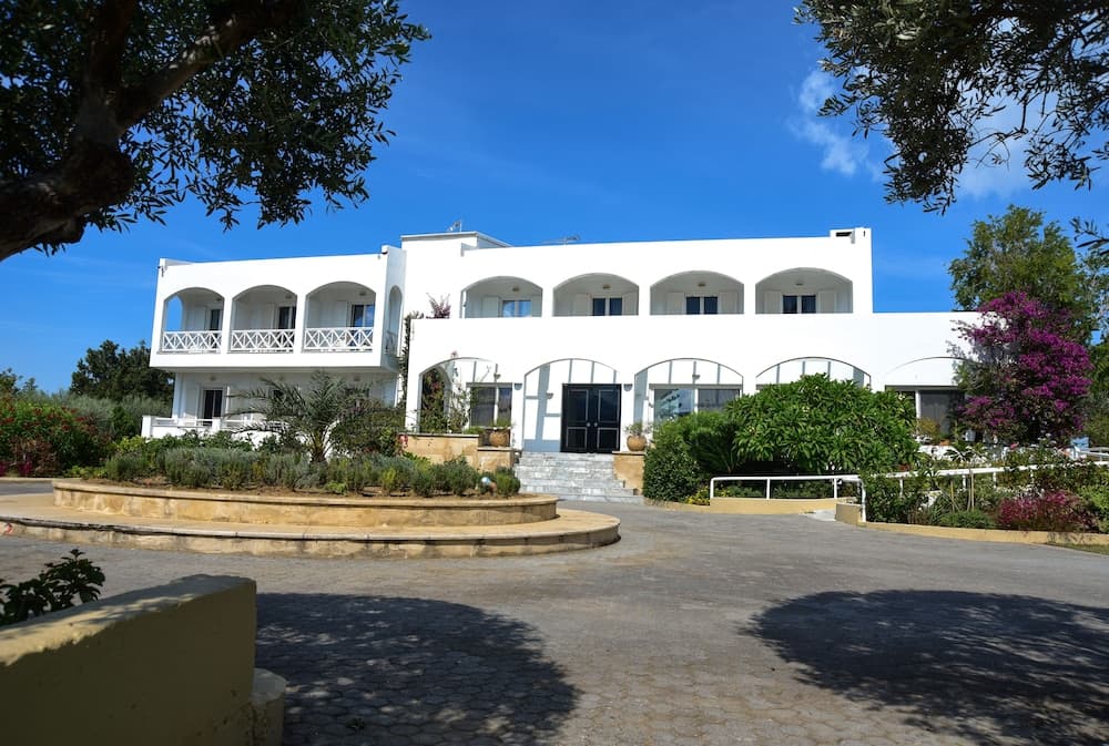 Mantenia Hotel