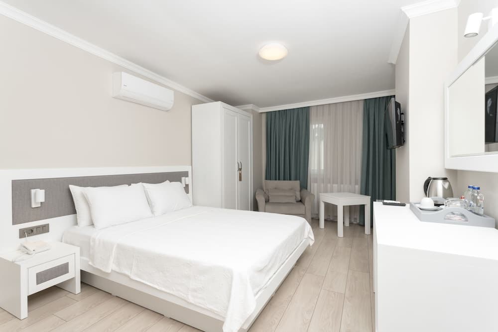 Bay Nihat Lale Otel