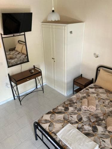Polyxenis Rooms