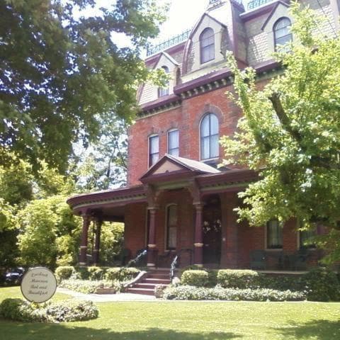 Overlook Mansion Bed & Breakfast