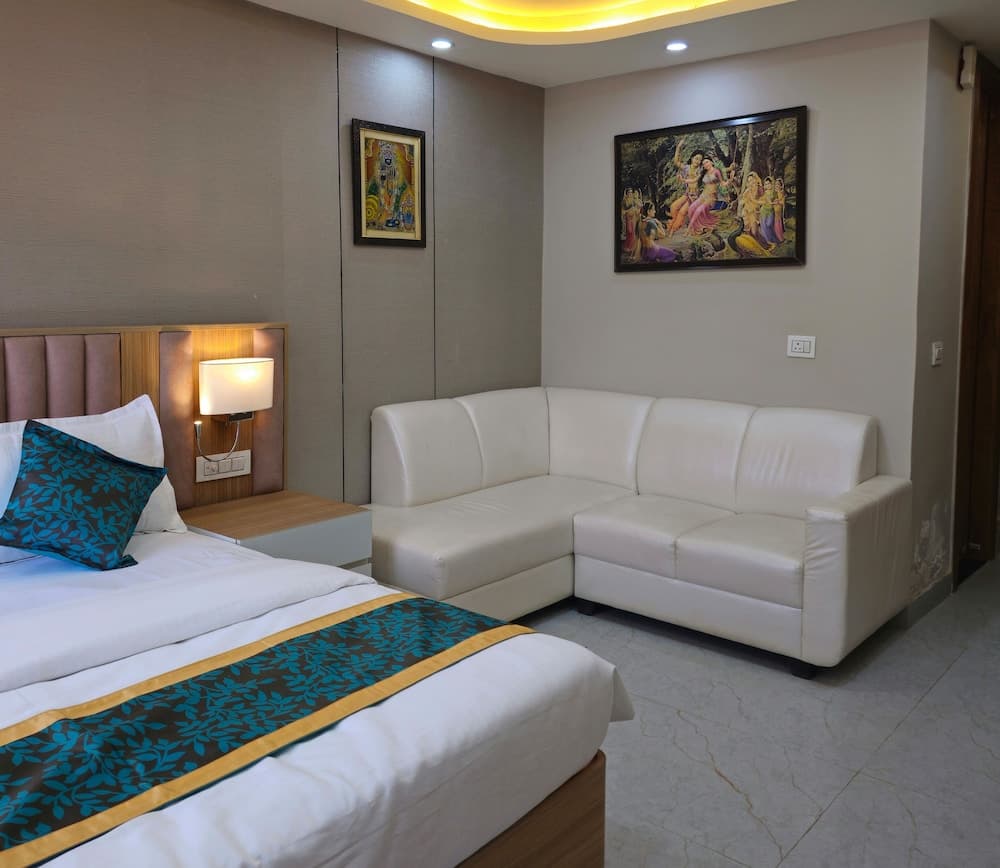 Shri Sadhana Inn